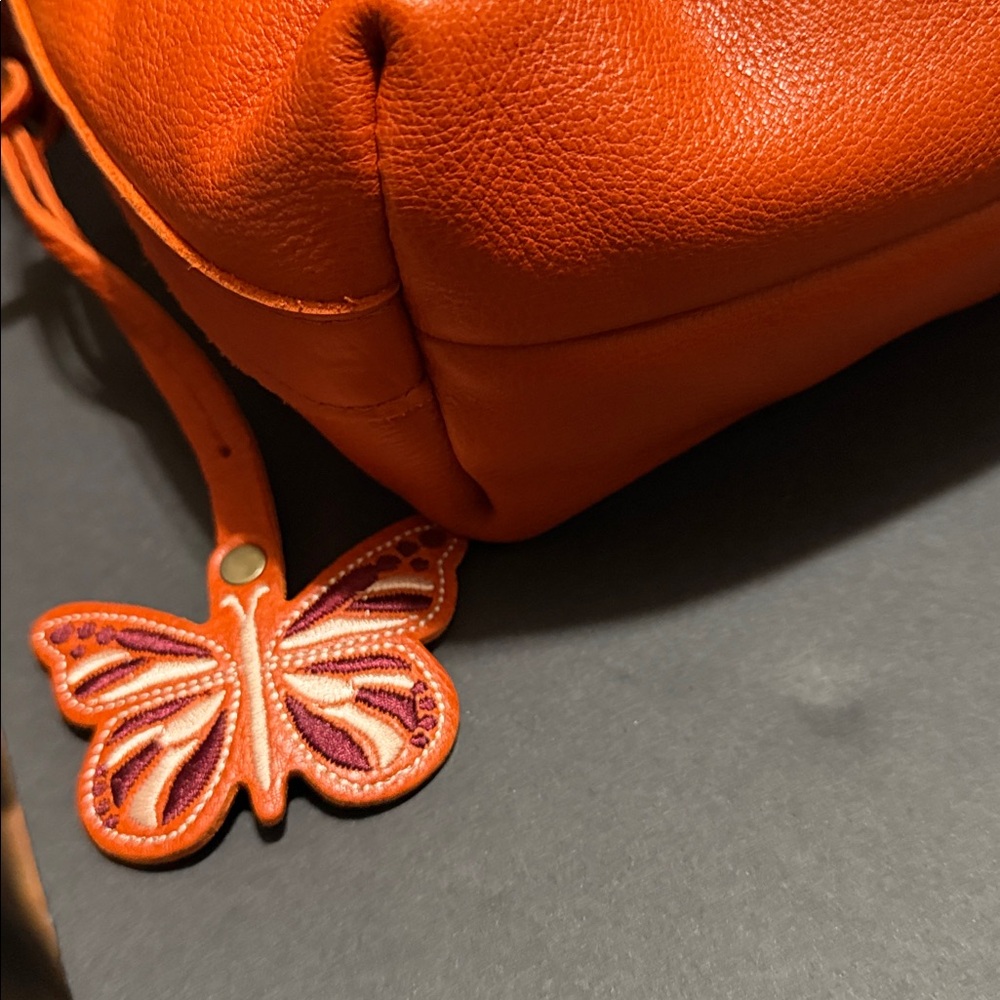Elegant Orange Leather Shoulder Bag - Picture 12 of 16
